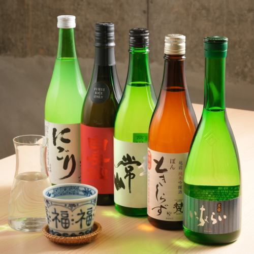 職人握りの鮨、出汁香るおでん。厳選した銘酒を堪能。