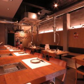 There are six counter seats available.