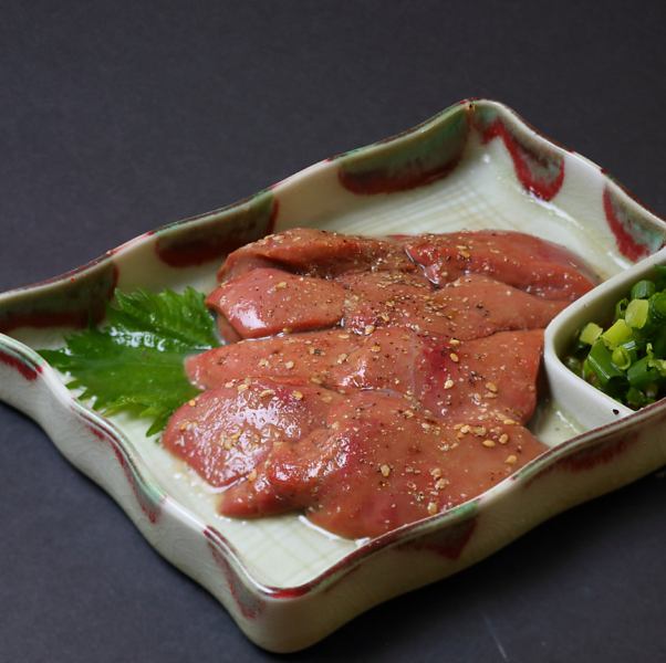 濃厚な口どけと滑らかな食感が、奥深いクリーミーな旨みを追求した一皿≪白レバー≫ 1人前 968円(税込)