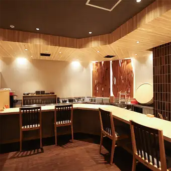 This is a prime seat where you can enjoy the live experience of watching the craftsmen at work right before your eyes.