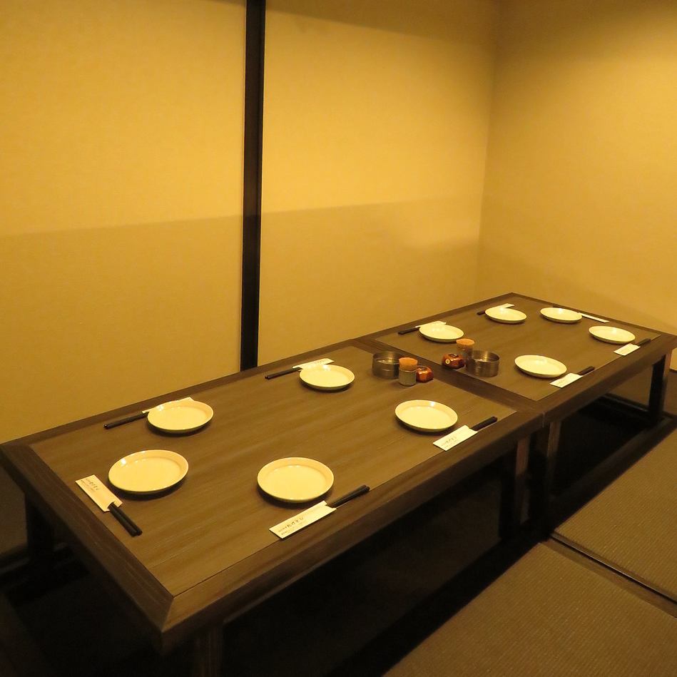 非常適合公司聚會。下沉式被爐x肉類菜餚x創意日本料理的包廂。