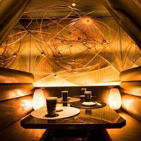 세련된 개인실에서 파티, 미팅, 데이트에 이상적입니다!