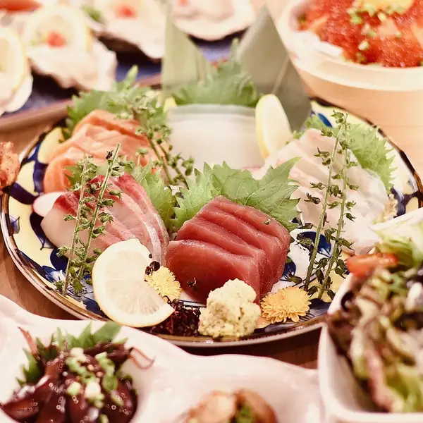 【週末も3hOK】産直生牡蠣＆お刺身盛り合わせ&選べる名物せいろ飯を楽しめる3時間飲み放付　～魚心～コース