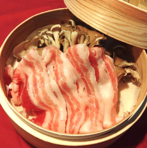 蒸大贯猪肉和舞茸