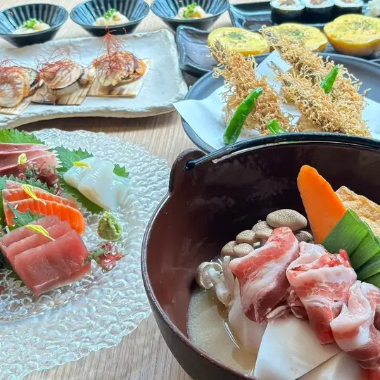 【完全個室宴会】魚吉刺身盛合せ＆地鶏塩ちゃんこ鍋　お手軽宴会プラン【全７品・飲み放題付】