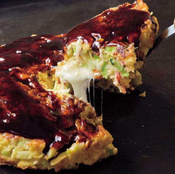 Our recommended menu, Okonomiyaki, which is very popular among women [Jaga butter, mega cheese balls, mega pork balls]