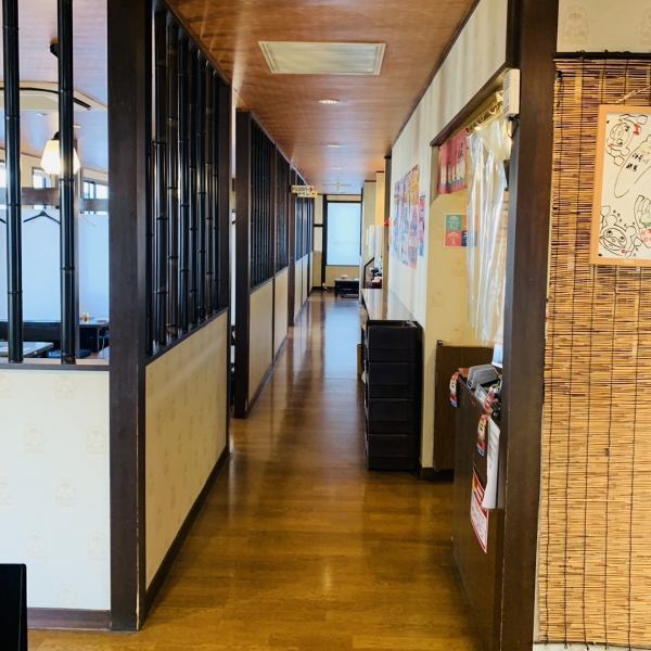 We have tatami mat seats, sunken kotatsu seats, and table seats in our spacious restaurant.We can accommodate large groups, so please feel free to contact us! Enjoy a delicious and fun time with your family and friends in the relaxed atmosphere of the restaurant.*The image is an affiliated store