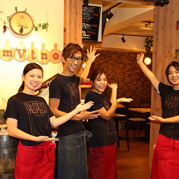 【落ち着ける雰囲気】【女子会にオススメ】【貸切16名様～】木を基調とした店内は、温かみのある店内は落ち着ける雰囲気！女子会や記念日にもオススメ！貸切は16様～受け付けております。事前のご予約でサプライズなども承ります