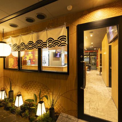 【神戸】デザイン性と遊び心が融合した“エンタメ空間”。本格海鮮を味わえる寿司店。