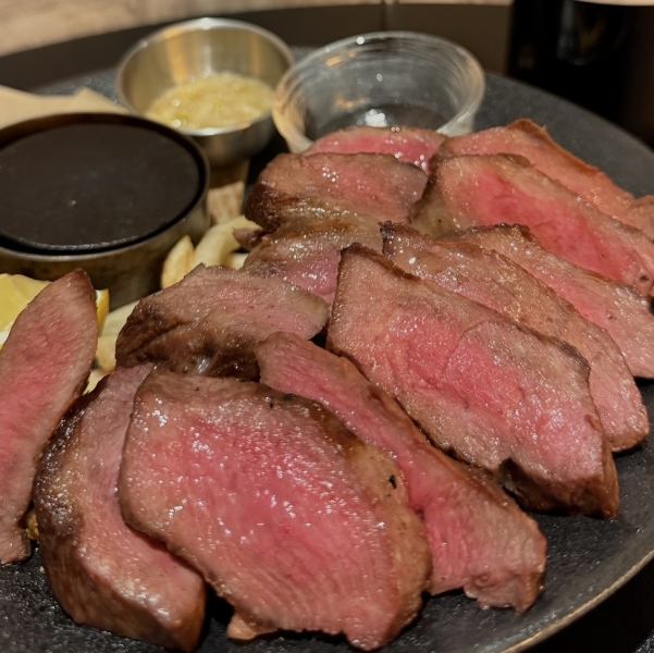 【極上の厚切り肉を堪能】特製のねぎ塩こうじだれと一緒にお楽しみください！『牛タンステーキ』100g～