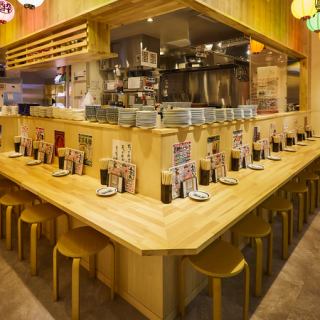 【1名様~2名様向け】親しい友人とのちょい飲みはもちろん、お一人様もご利用いただけます!横並びのお席で会話も弾むはず♪