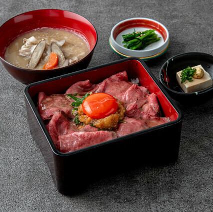 「佐賀牛ローストビーフ重」は2000円(税込)。ちょっとリッチなお昼ご飯にどうぞ。