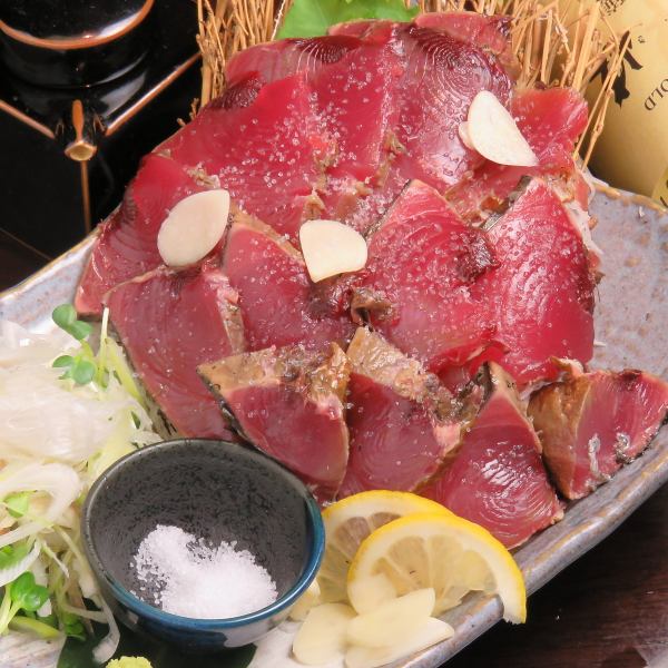 This amount at this price!? The straw-grilled bonito is a must-order dish, regardless of the cost.