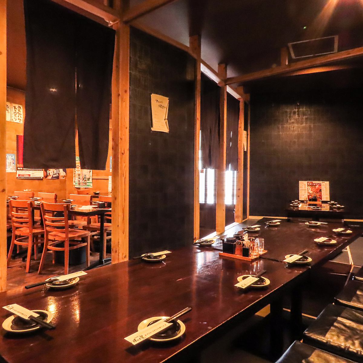 我們有帶下沉式暖桌的私人包廂!您可以在輕鬆的氛圍中享受用餐。