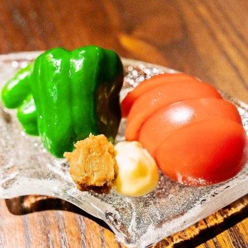 冷やしトマトとピーマン