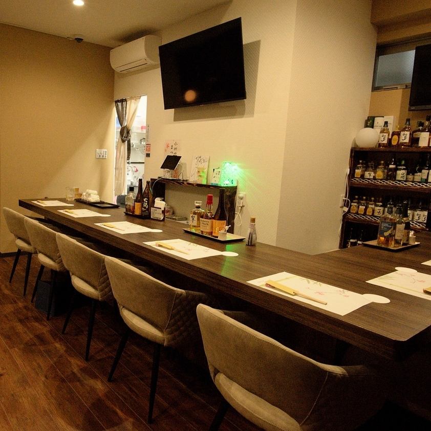 也欢迎单身顾客◎这是一家小餐厅，可以享受酒精和食物◎