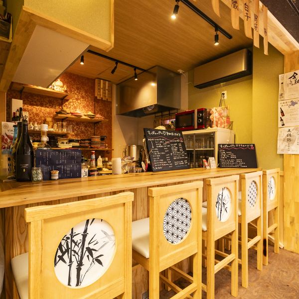 【アットホームなすっぽん専門店】本格すっぽん料理を愉しめるお店◎こだわりの食器と内装で味覚だけでなく視覚的にもお愉しみいただけます♪お１人様でのご利用やデートやご友人と使用しやすいカウンター席を5席ご用意しております！