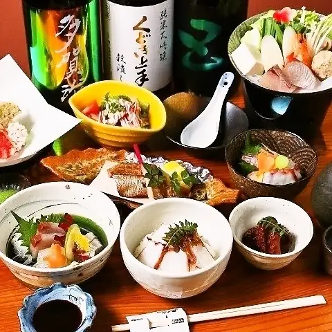 贅沢鍋やしゃぶしゃぶ、季節の旬素材の出汁たっぷりの寄せ鍋コースも◎