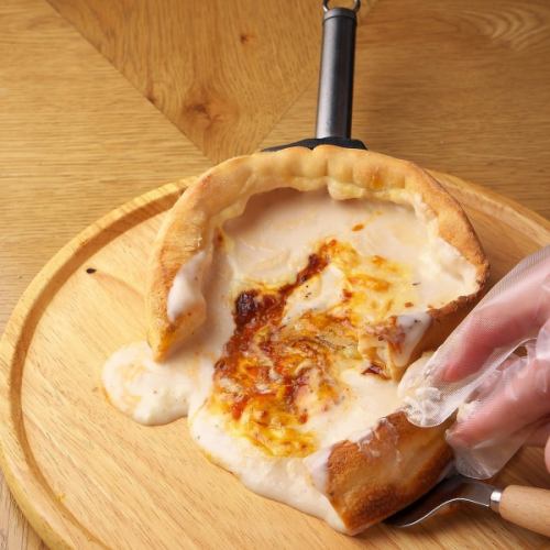 凄!溢れ出す!濃厚クワトロシカゴピザ