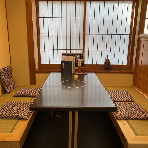 We would like you to enjoy delicious sushi and chewy food in a cozy space.The tatami mat seats are perfect for entertaining and banqueting.Japanese elegance and dignity that are perfect for an adult party ... Please spend a peaceful time while being illuminated by warm light.