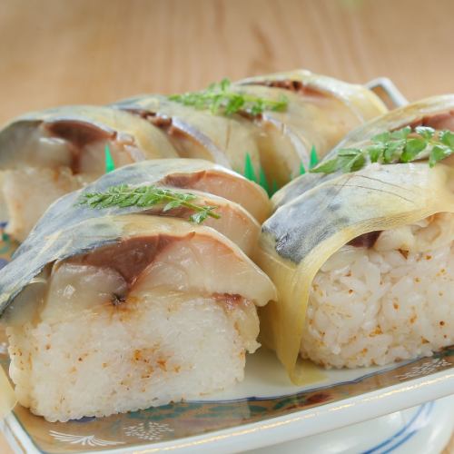 [大量的肉]鯖魚壽司