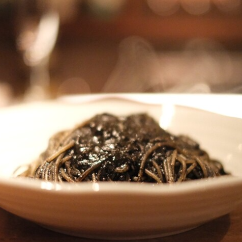 ［パスタ］定番のイカ墨