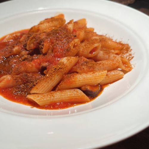 ［パスタ］2種の唐辛子 旨辛ペンネ アラビアータ