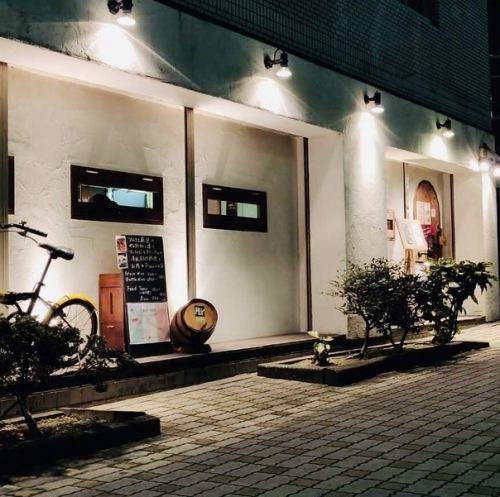 日常の喧騒から離れ、隠れ家のようなお洒落な店内で―