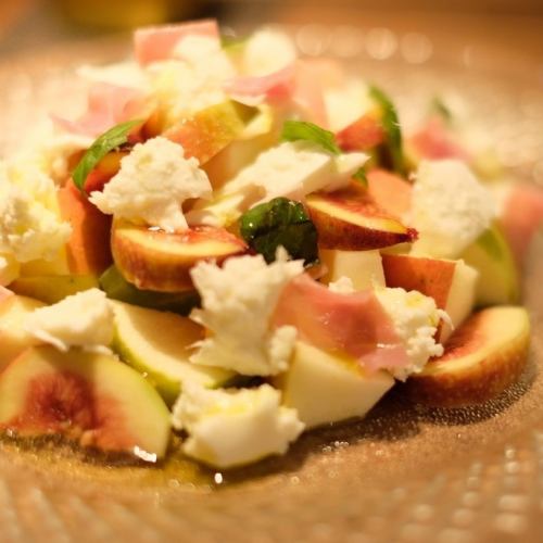 旬のフルーツのカプレーゼ