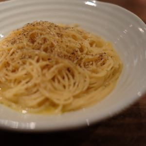 ［パスタ］自家製生ベーコンのカルボナーラ