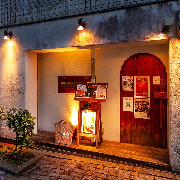 隠れ家のような空間は、大人の落ち着いた時間を楽しむのにぴったり◎厳選ワインやお好みのドリンクとともに、創作イタリア料理をゆったり味わえます。心地よい店内で、大切な人とのデートや特別な日のディナーもぜひお楽しみください♪温かいおもてなしで、皆様のご予約・ご来店を心よりお待ちしております。