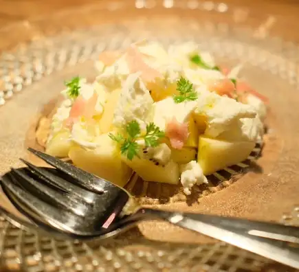 Enjoy a shared-style course of food and wine: 5,500 yen (tax included)