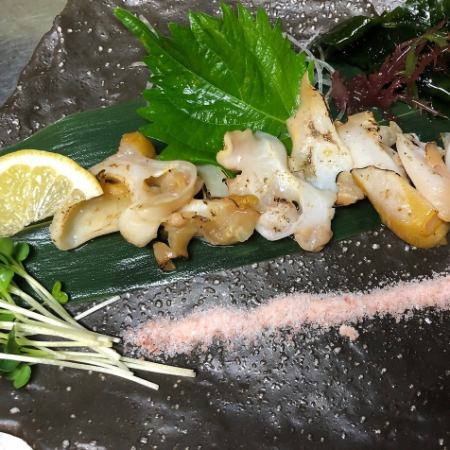 コリコリつぶ貝の岩塩炙り