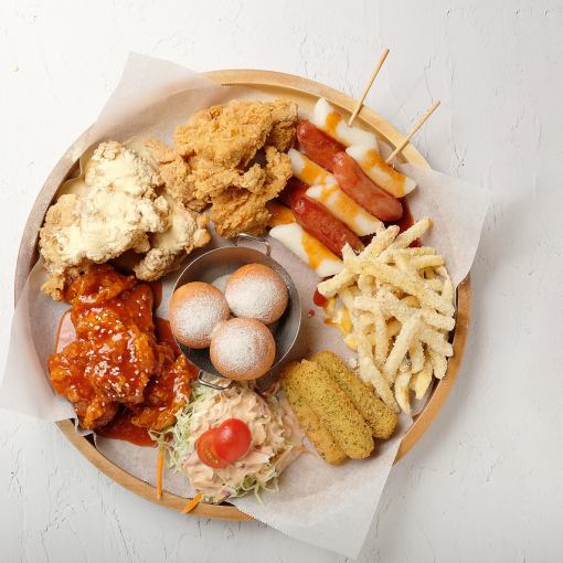 非常受歡迎的moppang套餐A*（1套可供2至3人享用），裡面有Nene Chicken的特色菜。