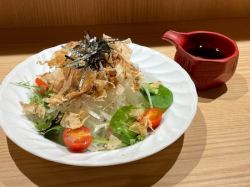 Onion salad with daidai ponzu sauce