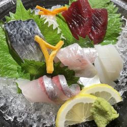 Assorted seasonal sashimi