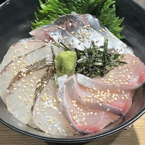 ごま丼(鯵、真鯛、かんぱち)