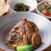 鯛のお頭が入った、特製たれのあら炊きご膳