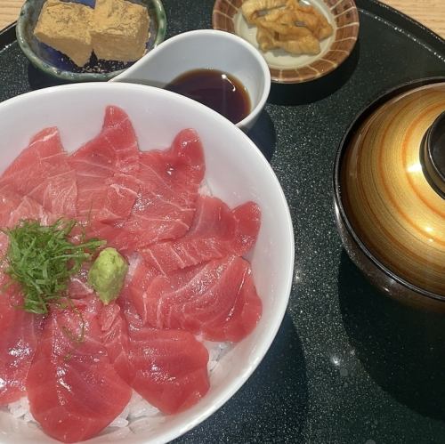 本まぐろ丼