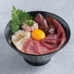 生まぐろの玉手箱丼