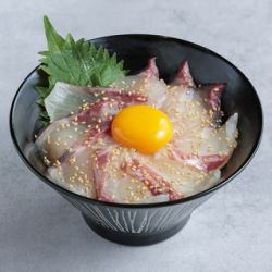 胡麻香る鯛と青身のGOMA丼