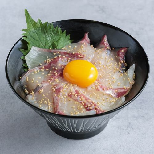 胡麻香る鯛と青身のGOMA丼