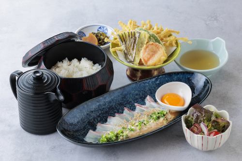 在精緻輕鬆的日式環境中享用美味的日本料理…在福信餐廳度過一段美好的時光。