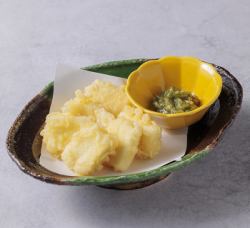 키스 튀김 / 크림 치즈 튀김 새겨진 와사비와 함께