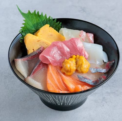 【福伸名物】7種の海鮮が入った 海鮮丼・松