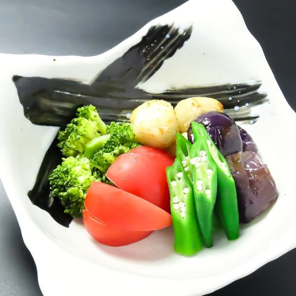 [Healthy mind and body.]"Ippo" Classic: Chunky Vegetable Salad 680 yen (tax included)