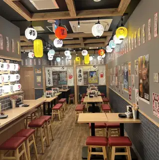 歡迎您光臨我們寬敞的餐廳，悠閒地享用美食！我們也提供無限暢飲服務！適合小型團體或獨自用餐！