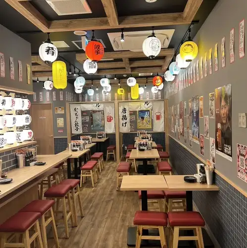 歡迎您光臨我們寬敞的餐廳，悠閒地享用美食！我們也提供無限暢飲服務！適合小型團體或獨自用餐！