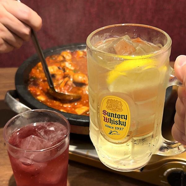 チュクミポックムなどの鉄板焼きメニューも充実