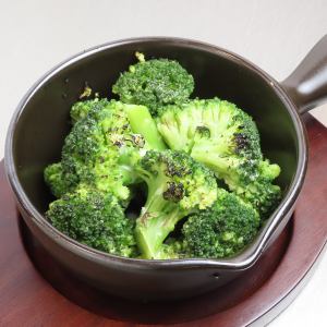 三陸産 牡蠣とブロッコリーのクリームソース